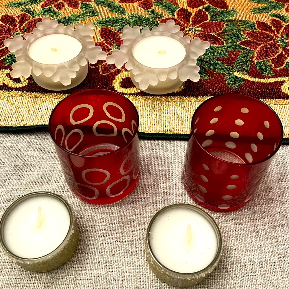 LEAVING SOON!! NWOT 2 snowflake & 2 red votives sparkle tealights